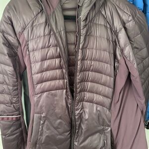 lululemon athletica Quilted Lightweight Puffer Jacket in Mauve burgundy
